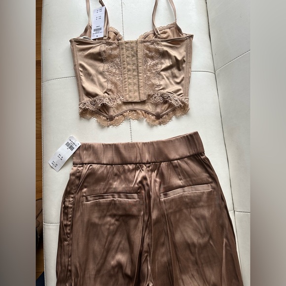 Abercrombie and Fitch Matching top and pants - Picture 2 of 6